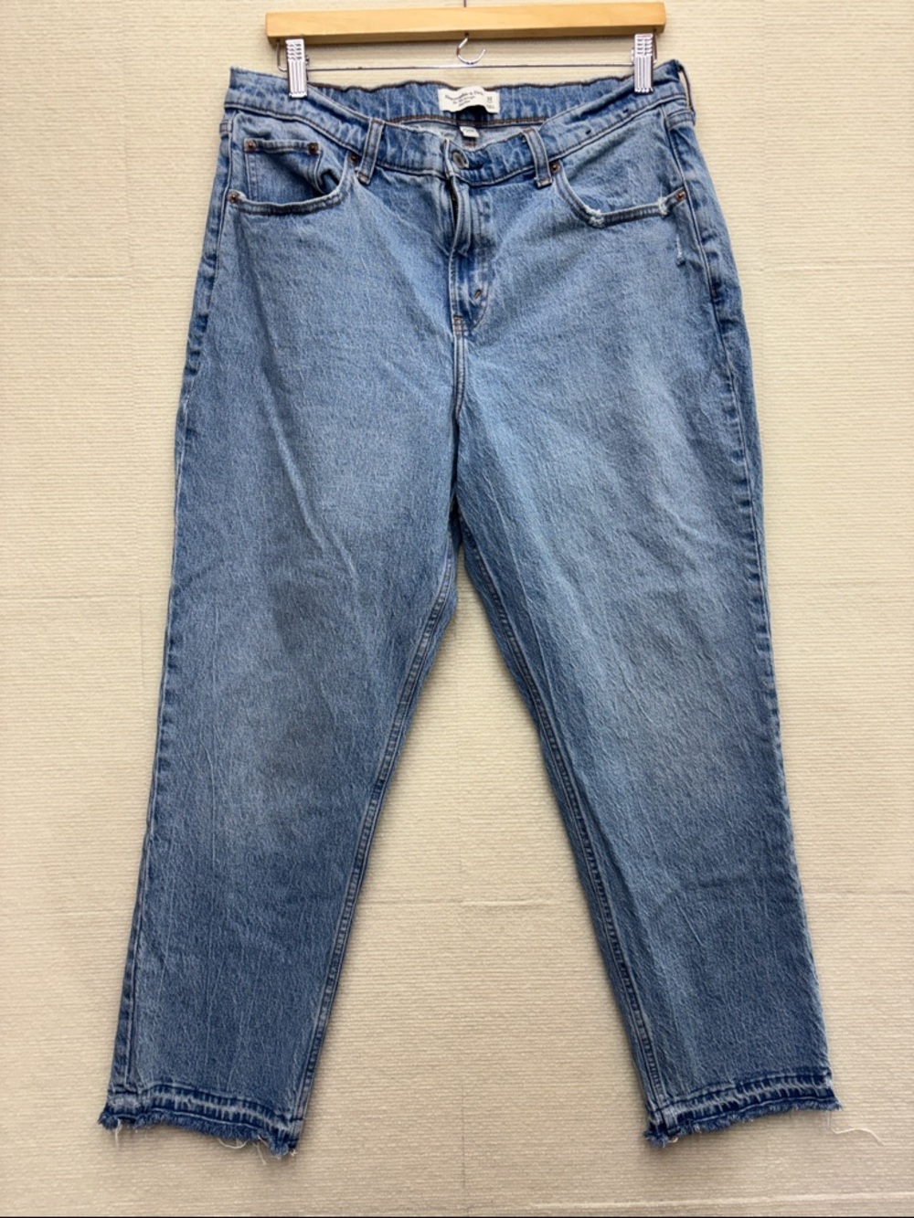 Abercrombie & Fitch | 90s straight mid rise Jeans in Light Blue curve 32 S 32s